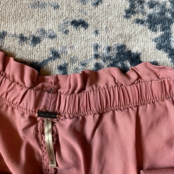 ✨Host Picked✨ Harlow Stella Tencel Shorts - Picture 2 of 7